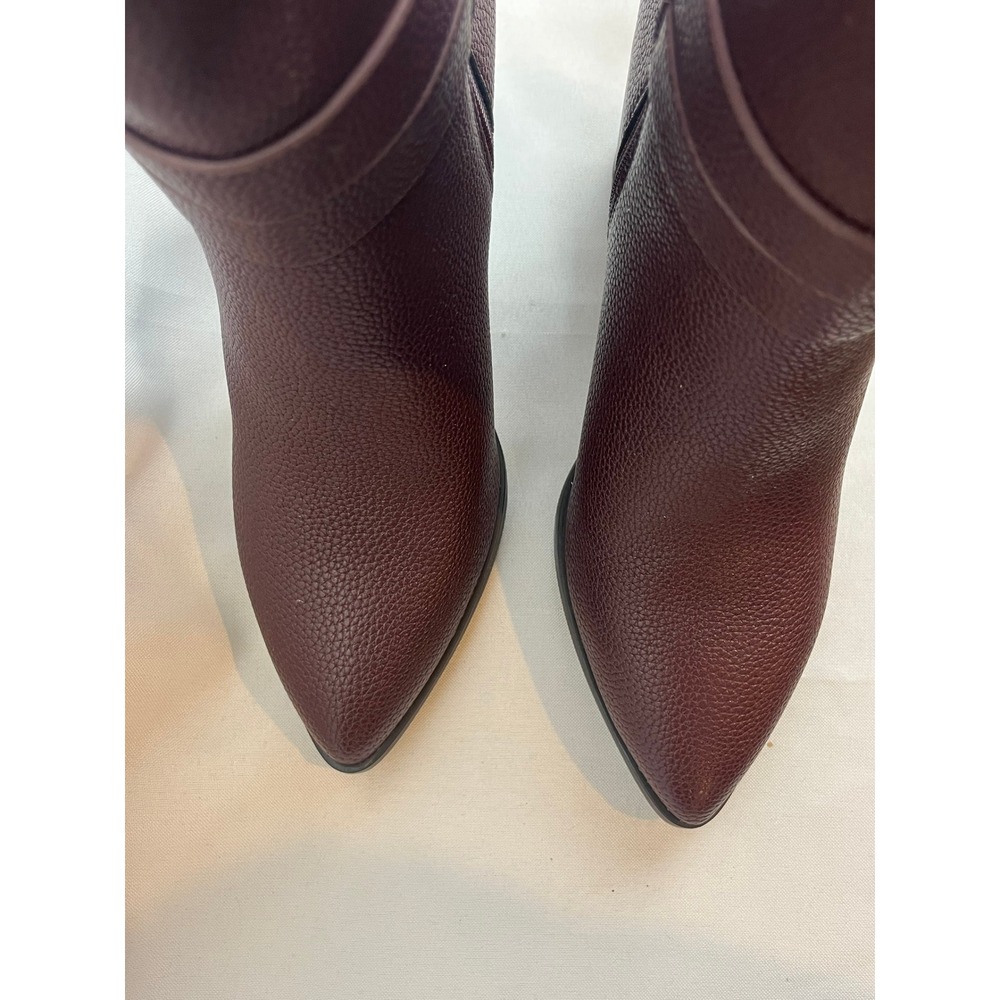 A New Day Womens Burgundy Textured Faux Leather Pointed Toe Block Heel Boots 8 - Picture 2 of 7